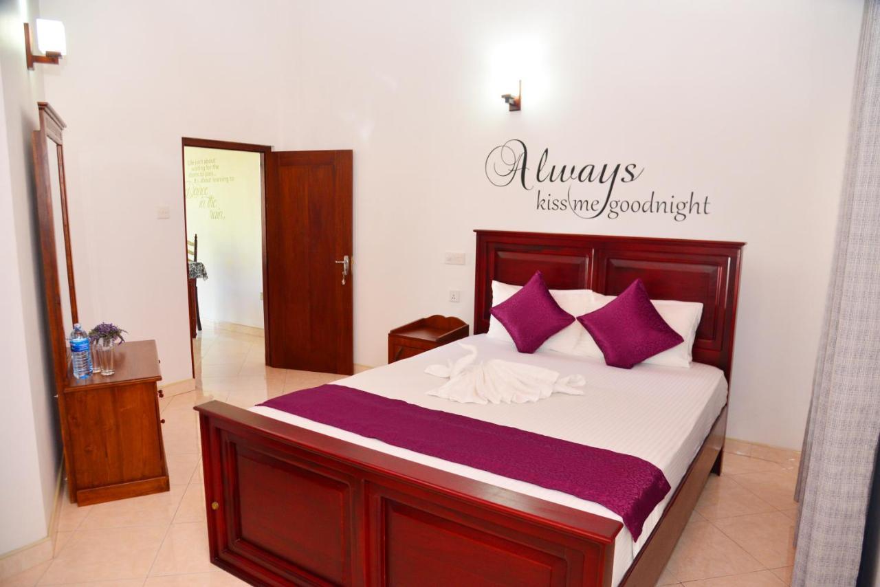 Cinnamon Holiday Inn Hikkaduwa Ngoại thất bức ảnh